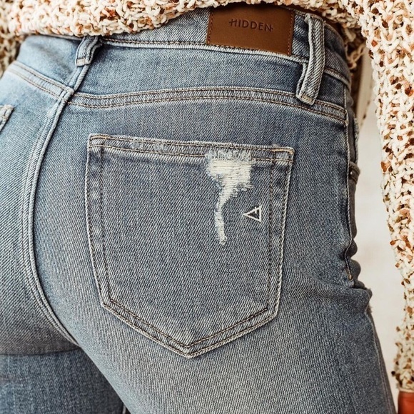 Zoey Mom Jean New With Tags Size 28 ultra high rise in Medium Wash - Picture 2 of 15